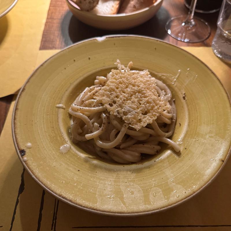 Pici Cacio E Pepe Con Cialda Di Parmigiano
