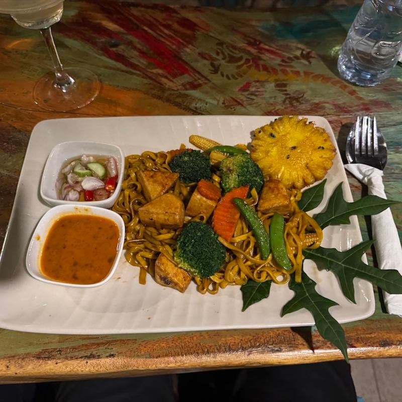 Fried Noodles With Veggies, Tofu And Satésauce