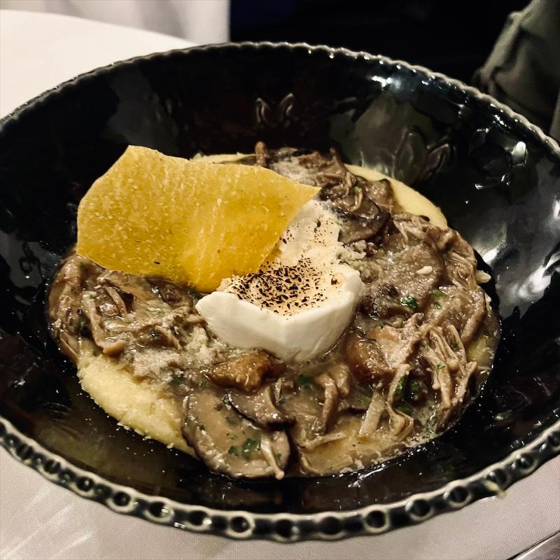 Polenta Gialla Con Funghi Saltati E Bufala Scottata