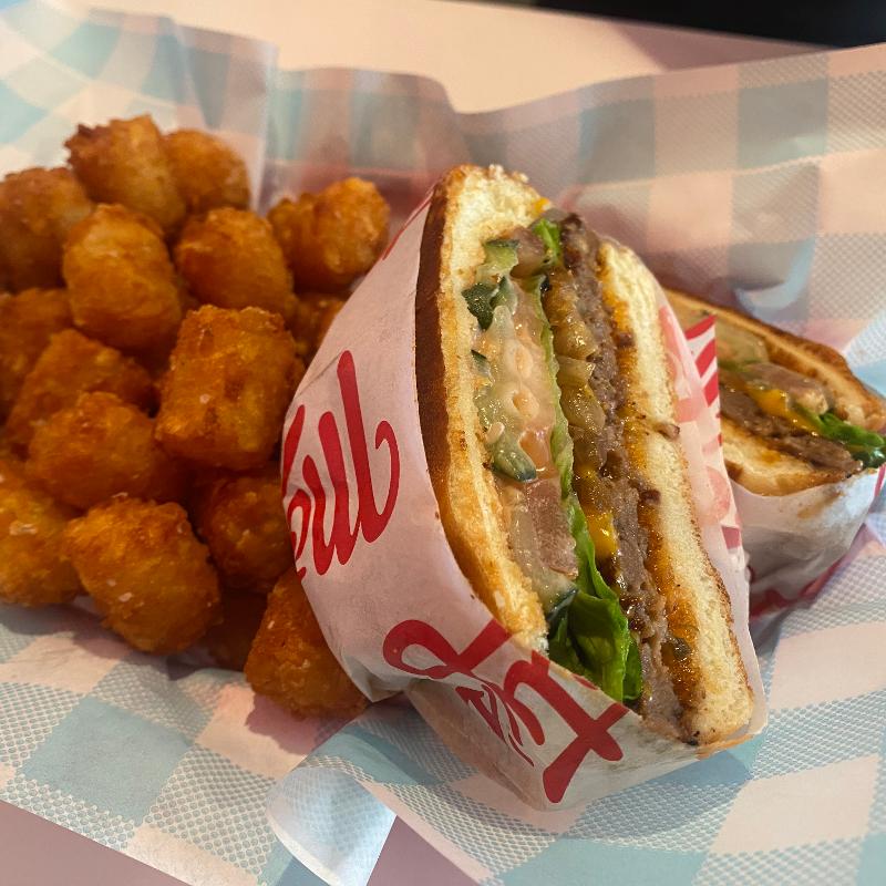 Single Monty Good Burger With Tater Tots